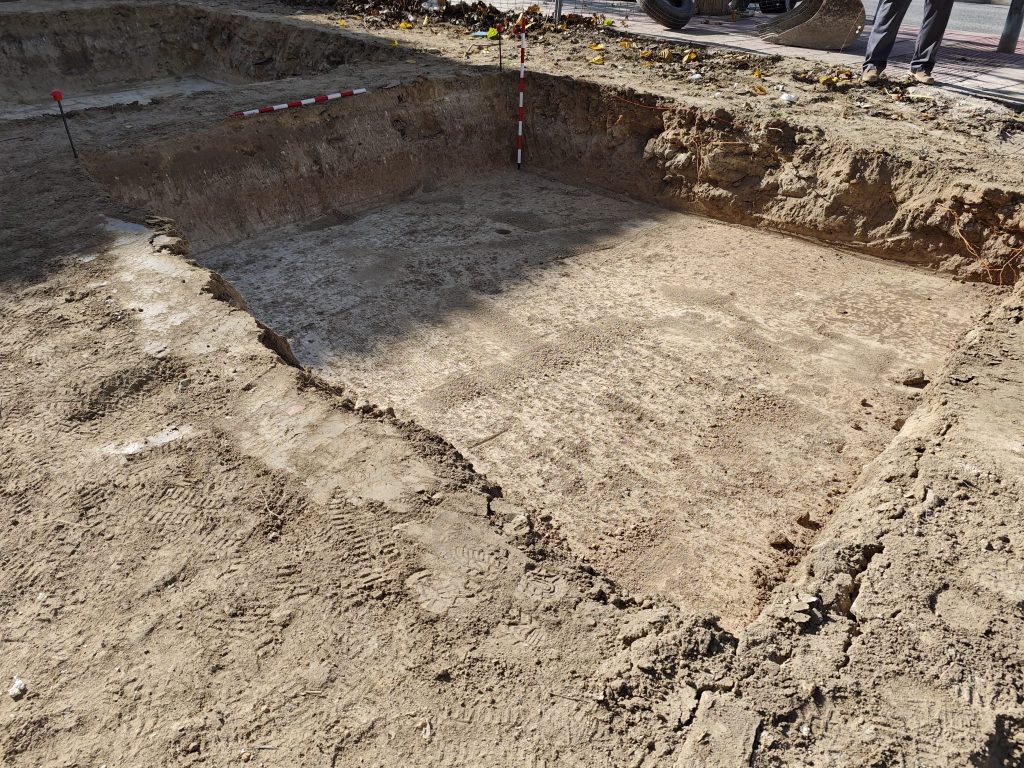 sondeo 1 terminado jalones excavado